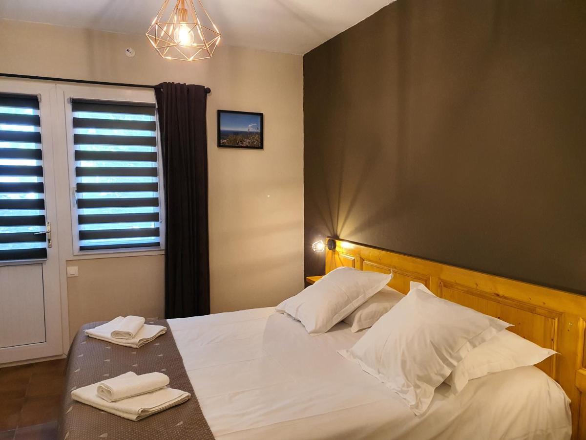 Logis Hotel Restaurant L'Escarbille Saint-Martin-d'Ardeche Luaran gambar